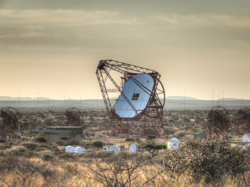H.E.S.S. II Teleskop-Array in Namibia (Copyright: © Christian Föhr/ H.E.S.S. Collaboration, 2012)